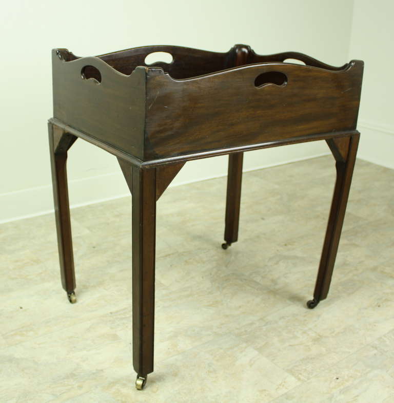 English Georgian Mahogany Decanter Tray Table In Excellent Condition For Sale In Port Chester, NY