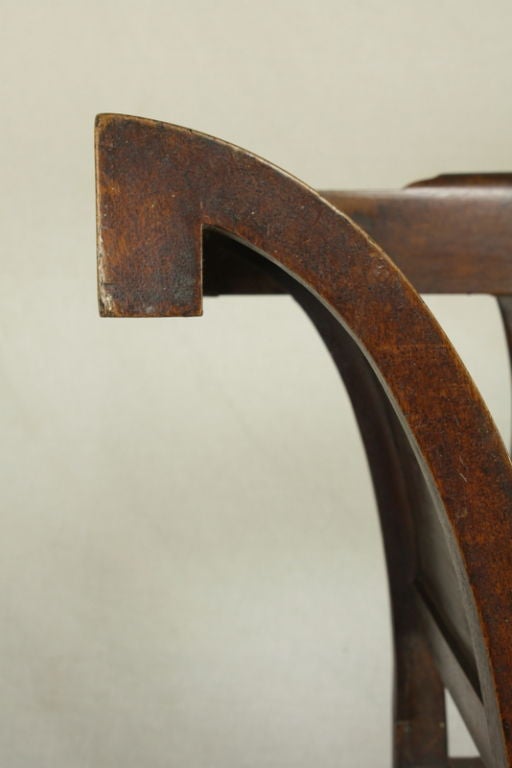 Jonc Banc ancien en noyer français sculpté, siège à joncs en vente