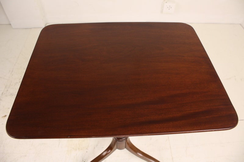 English Antique Georgian Mahogany One-board-top Pedestal Table For Sale