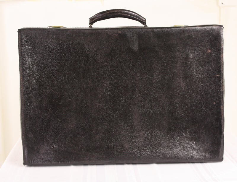 Set Of Four Black Leather English Vintage Cases In Good Condition In Port Chester, NY