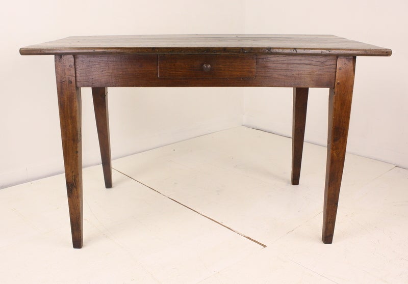 A very good-looking farmhouse country-style desk, in a size suitable for a breakfast table.  Apron height is good for knees.  Terrific color, grain and patina.  One drawer on the long side.  The farm table legs are sturdy and have the classic
