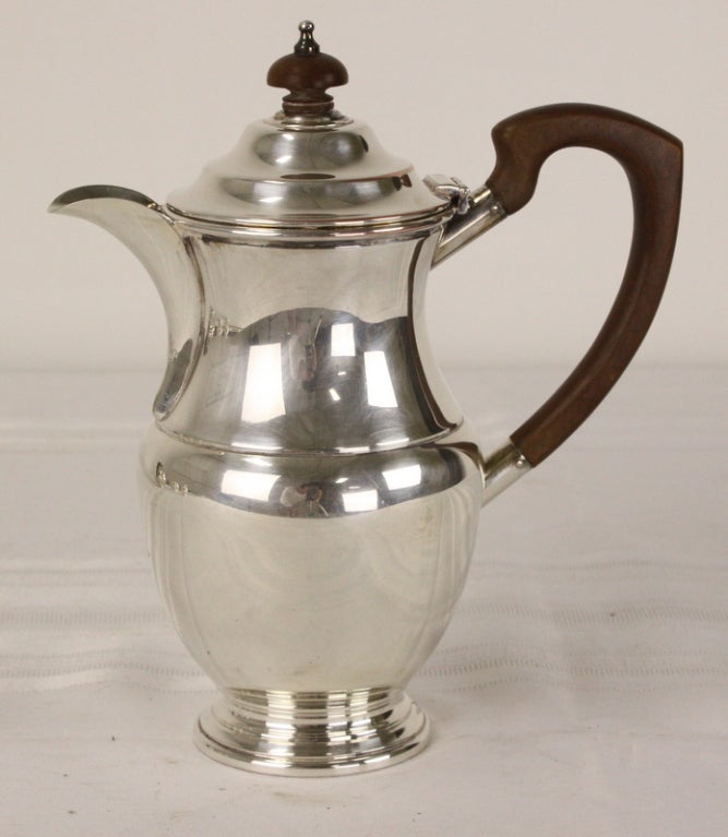 English Silverplated Four Piece Coffee/Tea Serving Set In Good Condition In Port Chester, NY