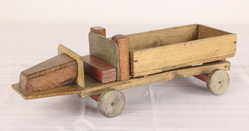 Kollektion von drei Holzspielzeugen im Vintage-Stil (Mitte des 20. Jahrhunderts) im Angebot
