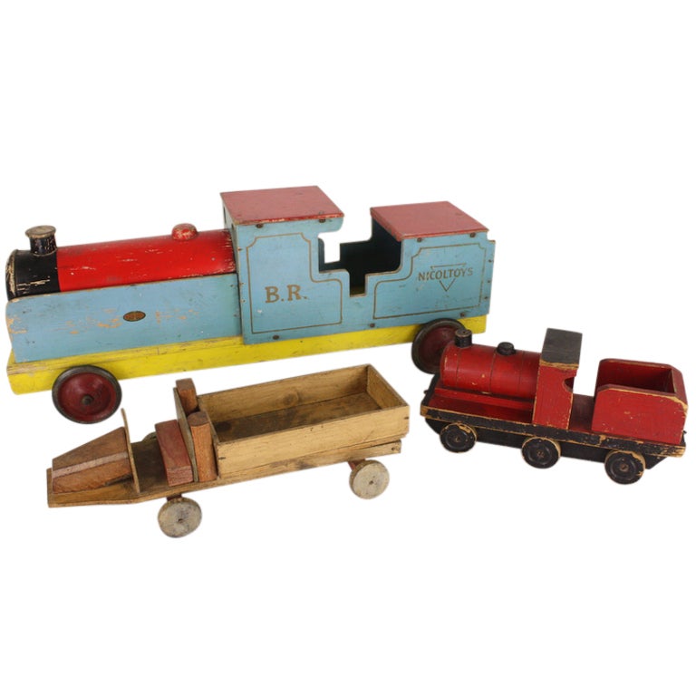 Kollektion von drei Holzspielzeugen im Vintage-Stil im Angebot