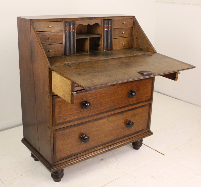 Antique English Period Oak Mahogany-Banded Bureau In Good Condition For Sale In Port Chester, NY