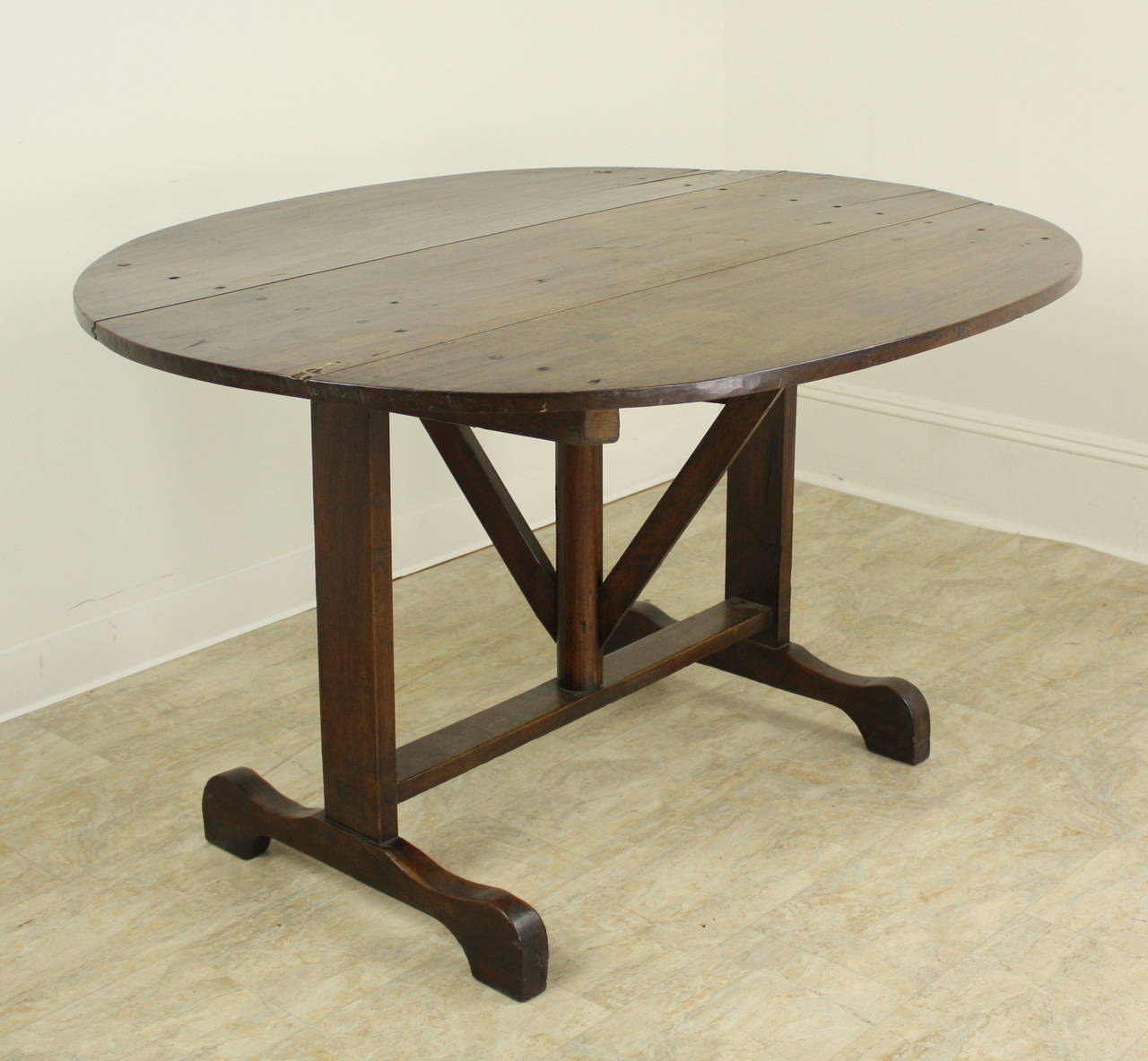 With a width of fifty inches, this lovely oval table will provide good seating for six, and has the advantage of not having an apron to get in the way of knees or chairs. The vendange table, typically used in the wine tasting room at the vineyard,