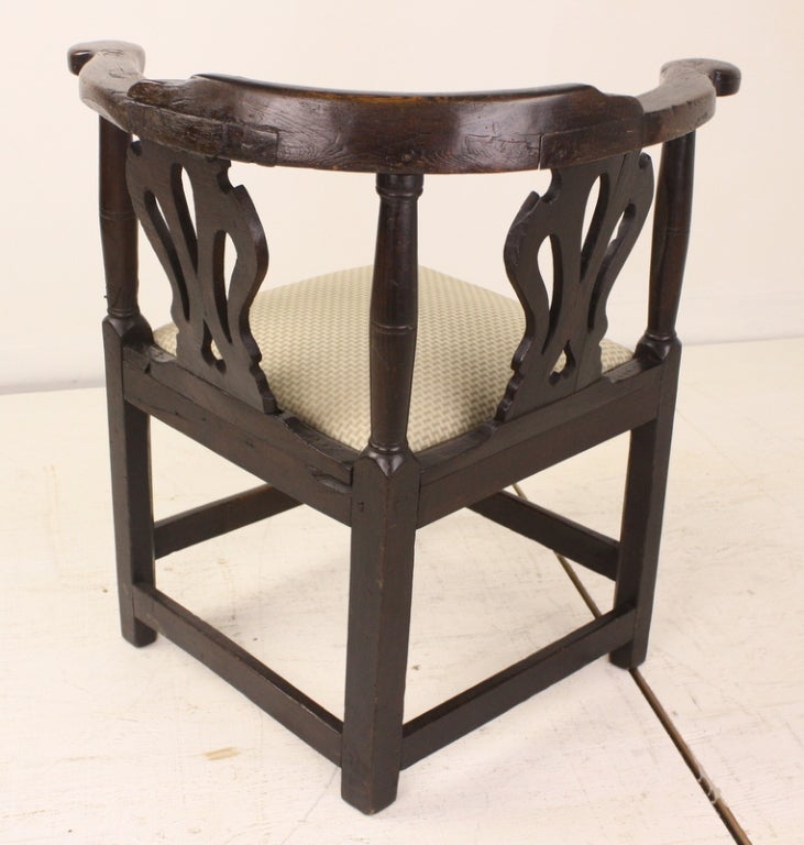 Welsh Period Oak Corner Chair For Sale 1