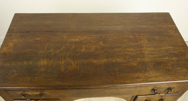 Antique Welsh Oak Georgian Lowboy In Good Condition For Sale In Port Chester, NY