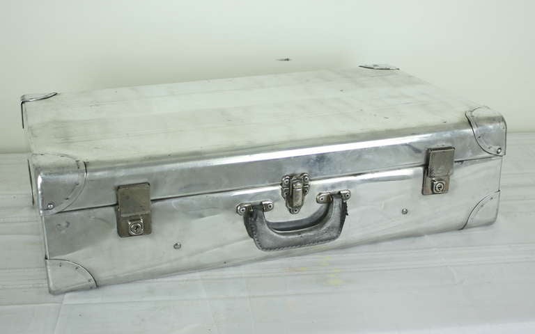Set of Five Vintage English Aluminum Airplane Suitcases In Good Condition In Port Chester, NY