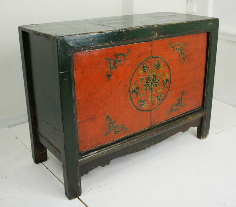 Beautifully worn, with gorgeous painted decoration, this is a very attractive cabinet, and could go anywhere in the home. An extra benefit is the good storage this console provides.