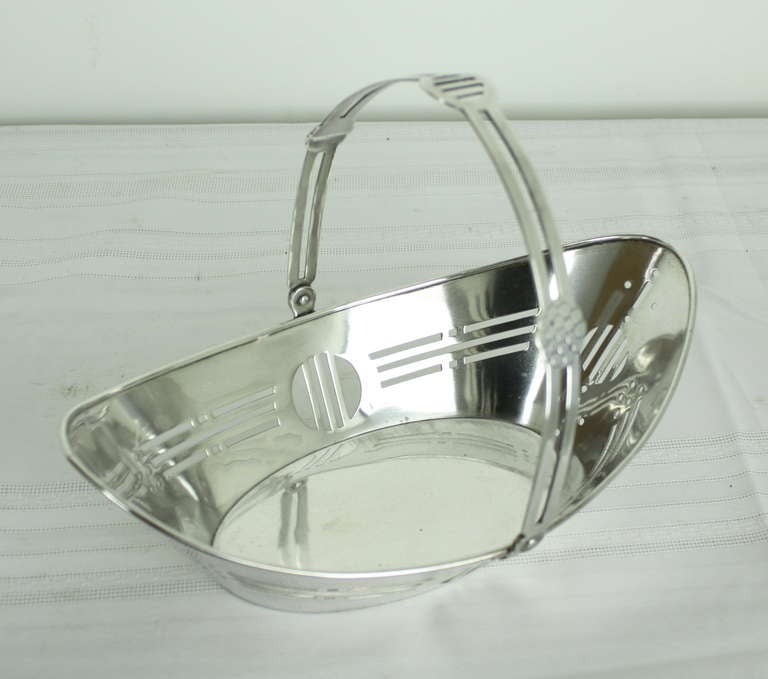 English Art Deco Silver Plate Basket In Good Condition In Port Chester, NY