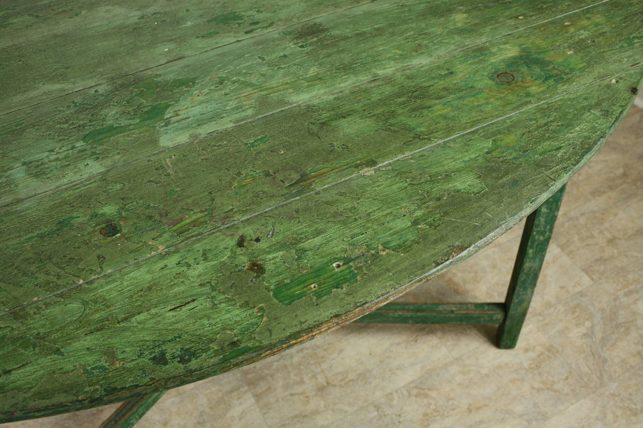 antique green table
