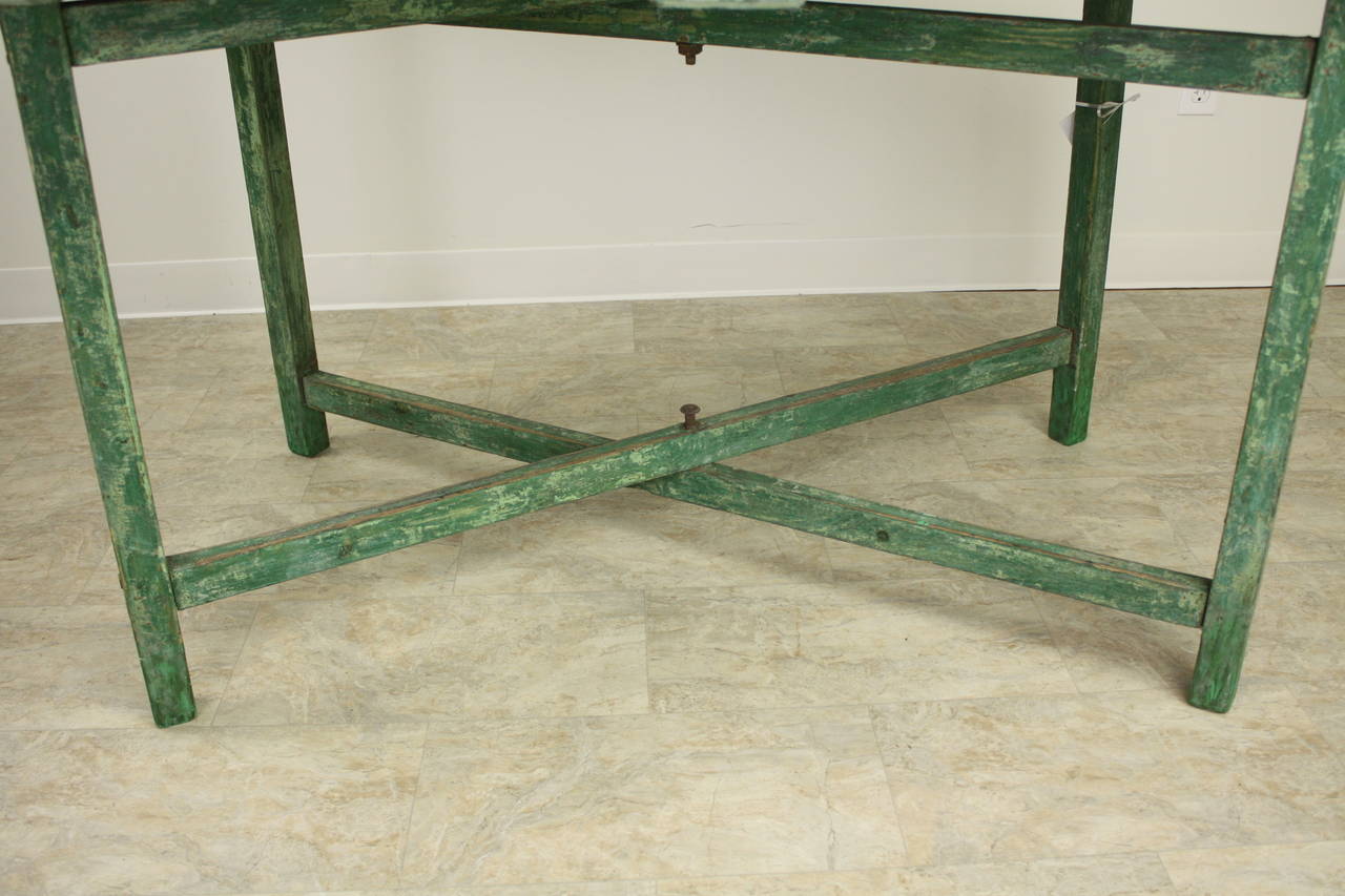 Antique French Green-Painted Oval  Vendange Table In Distressed Condition In Port Chester, NY