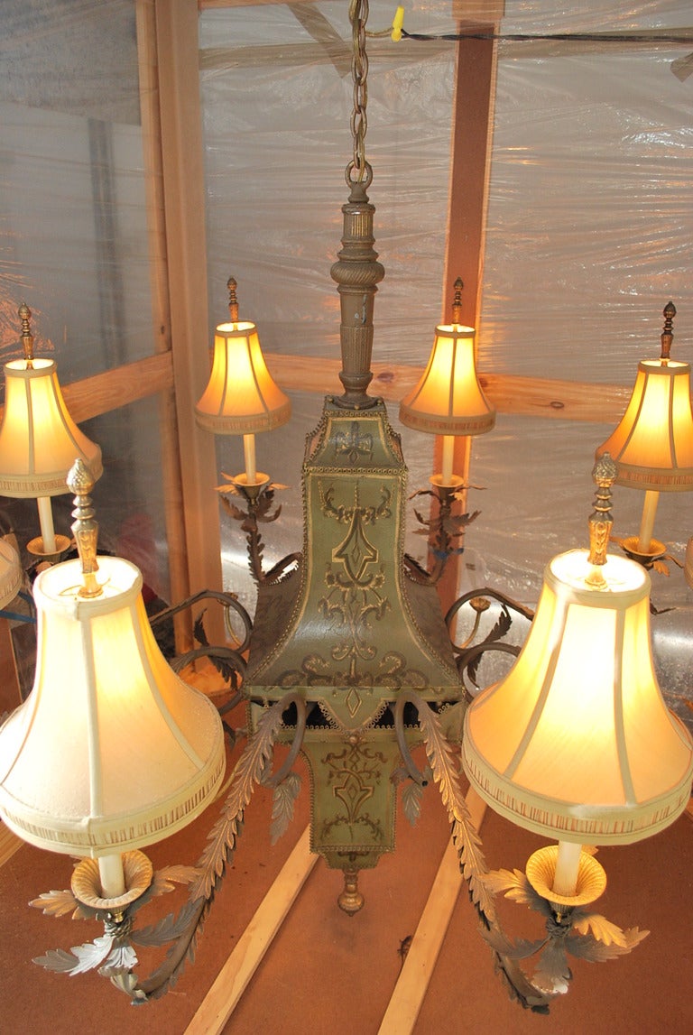 Hand-Painted Hand Painted & Gilded 8 Lights Tole Chandelier