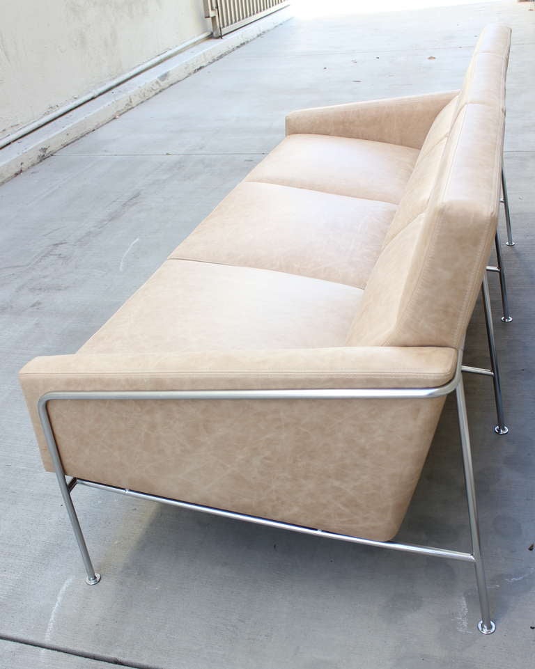 Mid-20th Century Arne Jacobsen 3300 Leather and Steel Sofa For Sale