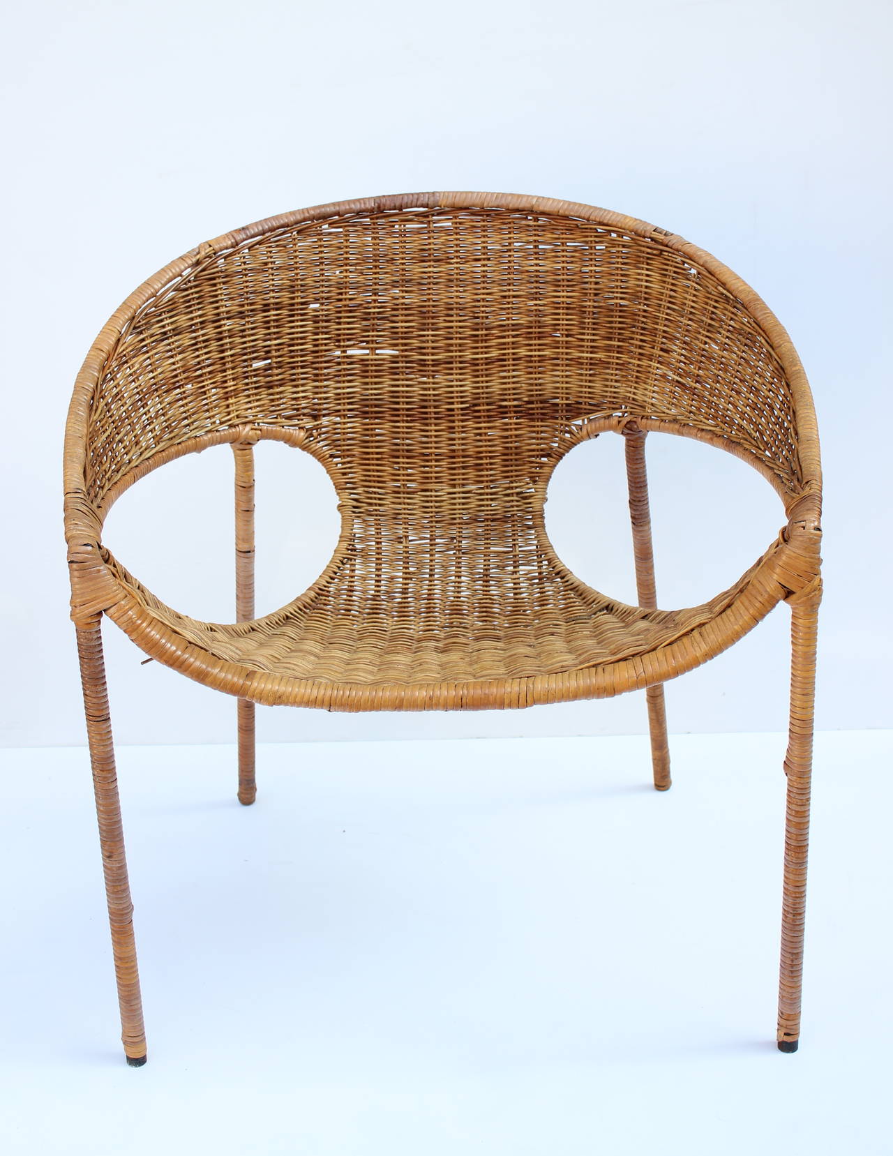 Great rattan chair designed by Miller Fong in the early 1960s.