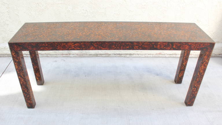 Tortoise Resin Parson Table In Excellent Condition In Los Angeles, CA