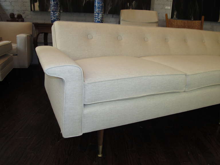 Very Long American Sofa In Excellent Condition For Sale In New York, NY