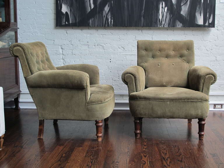 Pair of Large Scale 19th Century English Armchairs In Good Condition For Sale In New York, NY