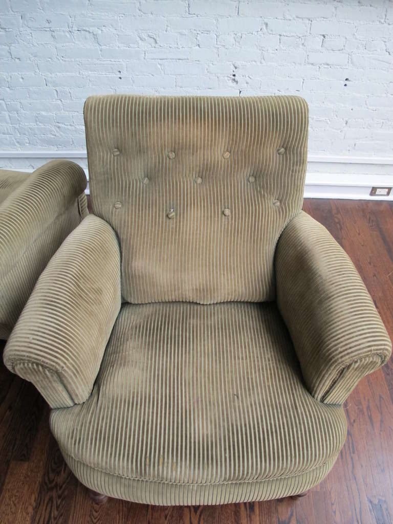 Pair of Large Scale 19th Century English Armchairs For Sale 2