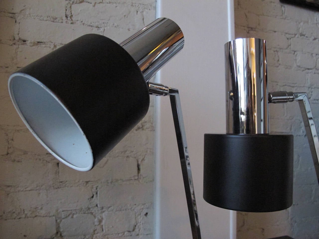 Pair of Rosewood, Chrome and Black Steel Table Lamps In Excellent Condition In New York, NY