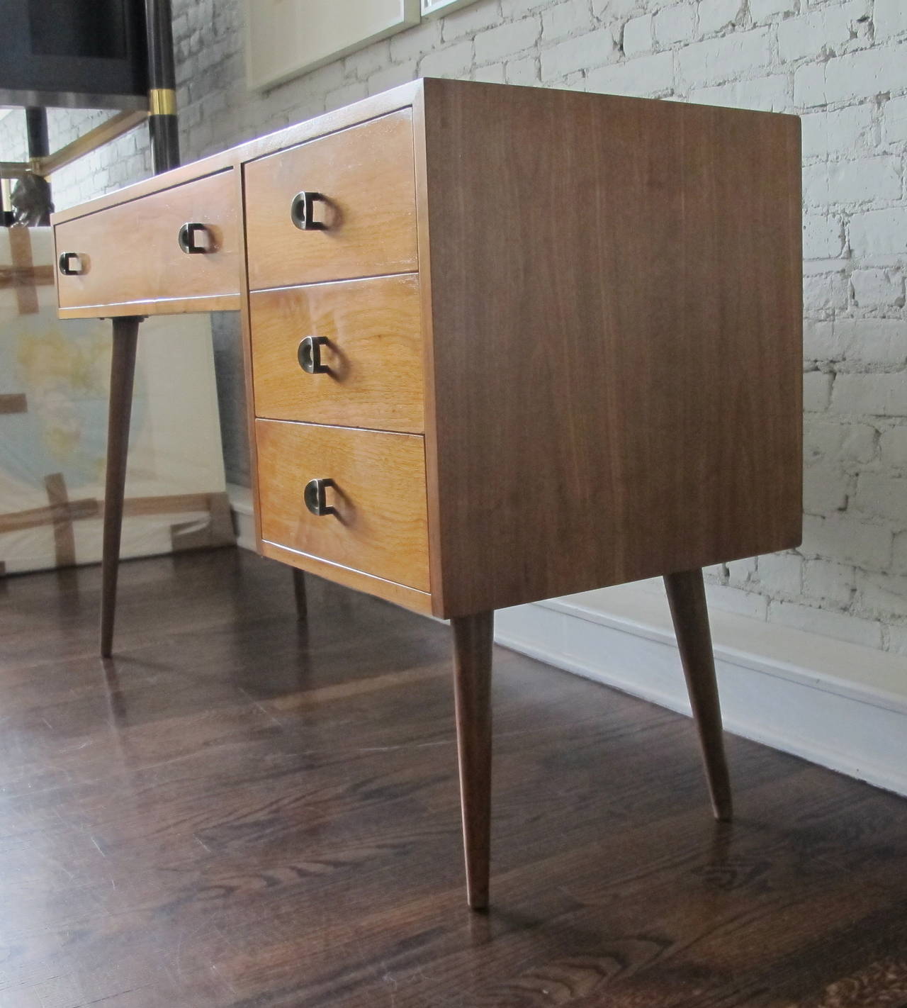Mid-Century Modern Walnut Desk by Stanley Young for Glenn of California For Sale