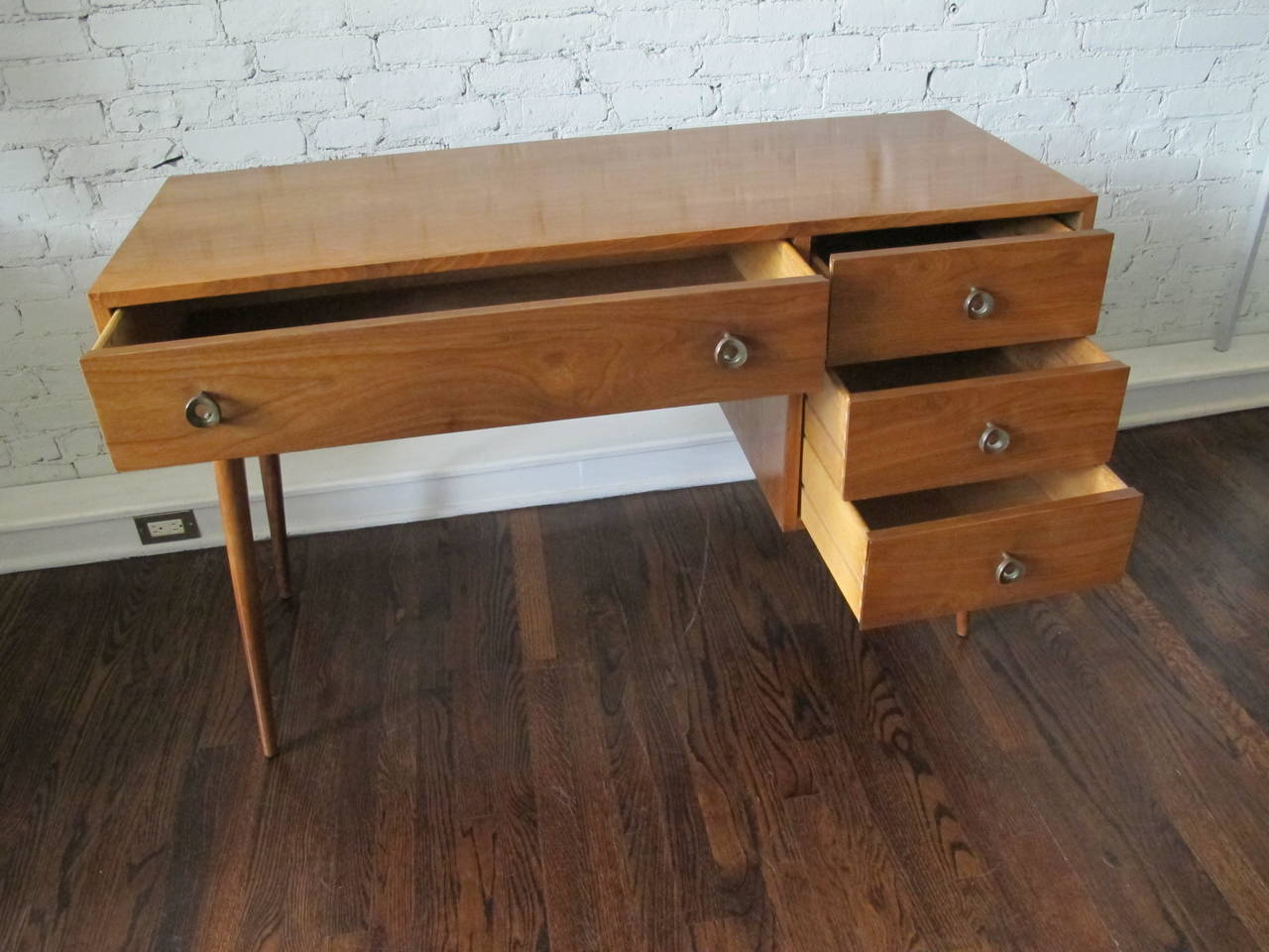 20th Century Walnut Desk by Stanley Young for Glenn of California For Sale