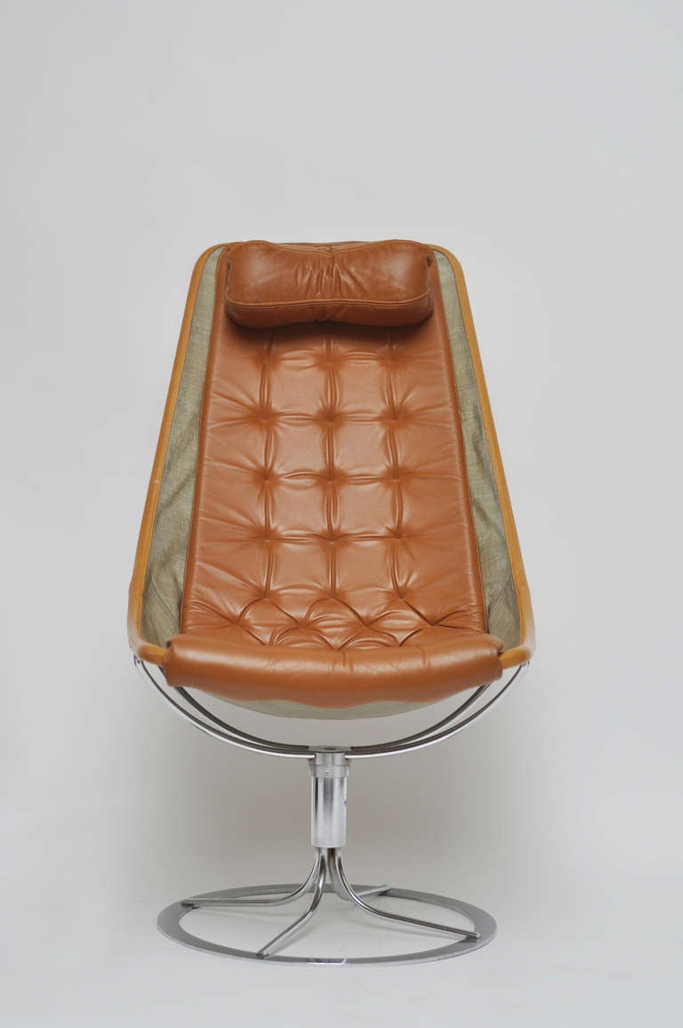 Named the Jetson swivel chair - 1960s leather and chrome-plated chair by Swedish designer Bruno Mathsson for DUX.  Comfortable with adjustable headrest. Swivels. Tan leather on off-white canvas. Seat, 17.5