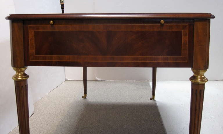 Maitland - Smith Wood and Leather Desk / Writing Table In Good Condition In St.amford, CT