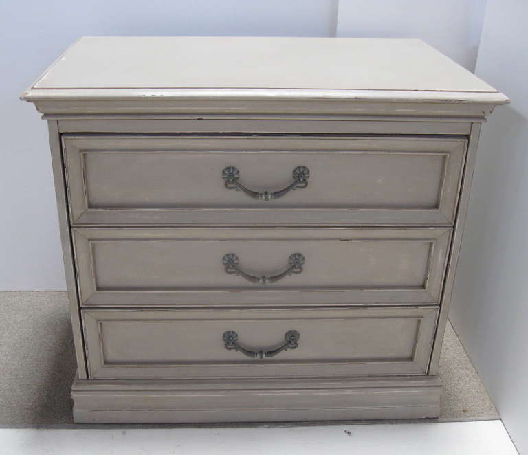 Pair of neoclassical painted bachelor chests / commodes, with three drawers.
Also works great as night stands.