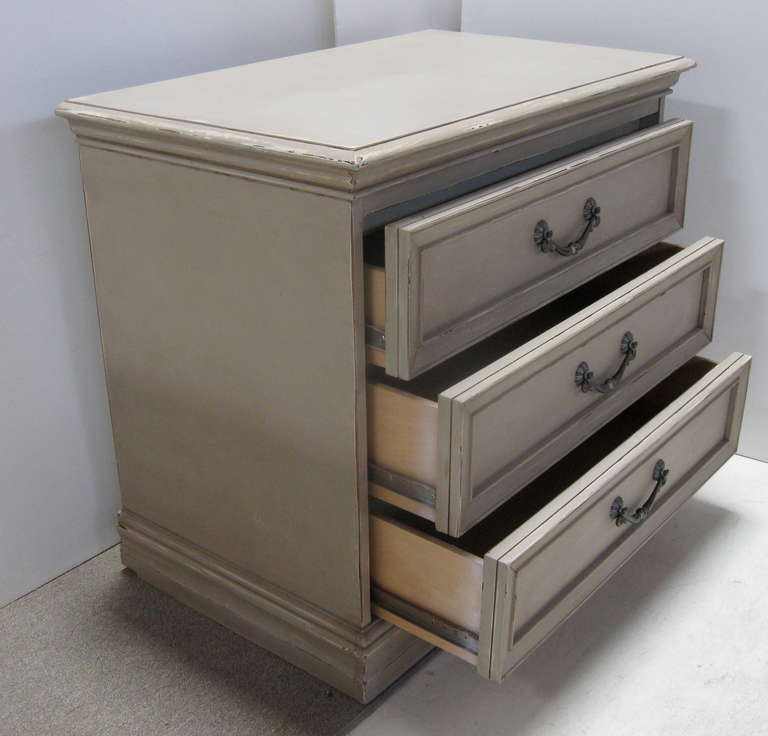 Pair of Painted Bachelor Chests/Commodes In Good Condition In St.amford, CT
