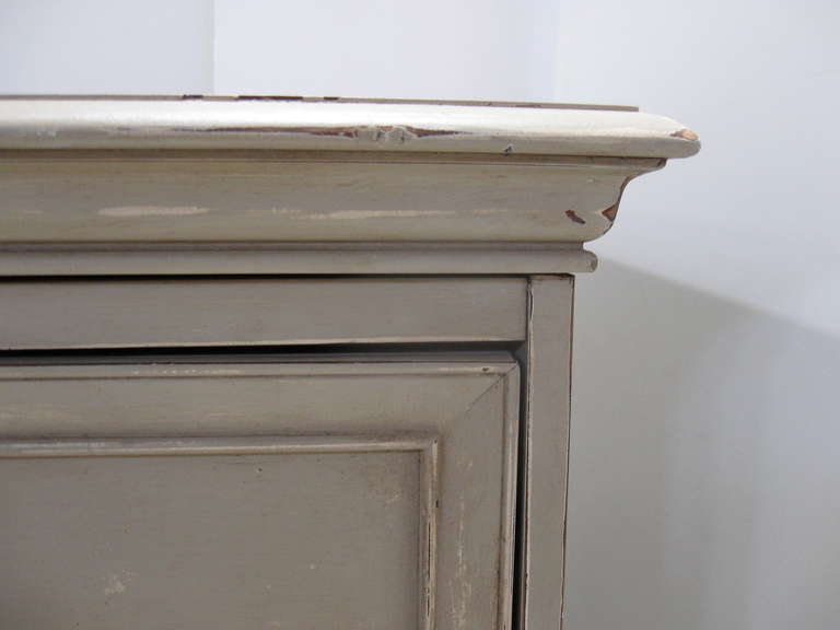 Pair of Painted Bachelor Chests/Commodes 1