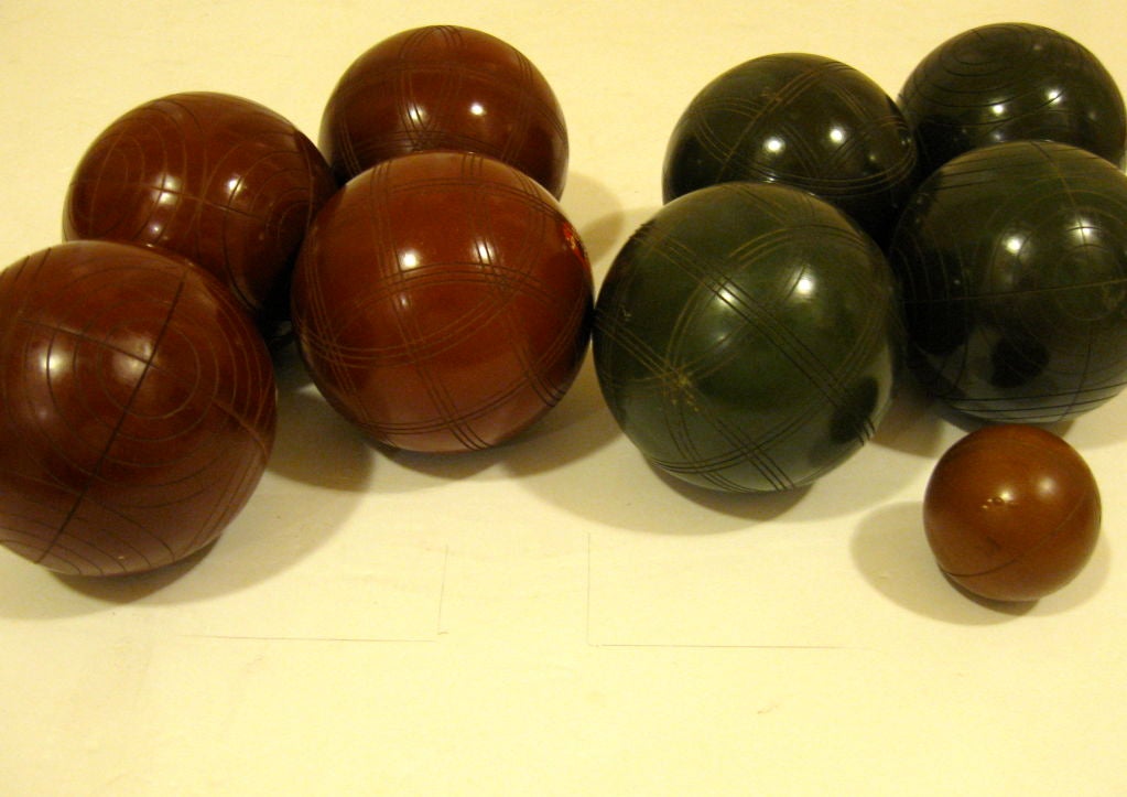 Unknown SET OF BOCCE BALLS