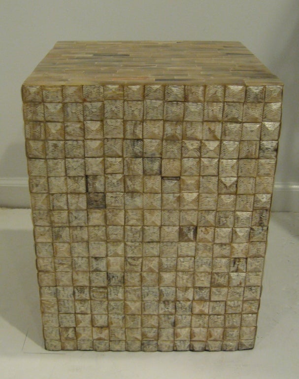 BONE END / SIDE TABLE