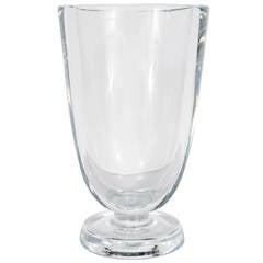 Superbe vase en verre moderniste du milieu du siècle dernier par Stromberg en bleu glace