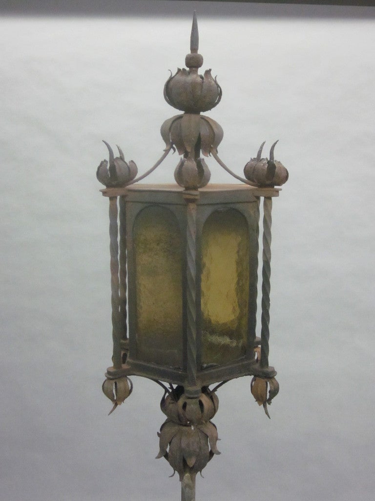 Baroque Paire de lampadaires en fer forgé italien du XVIIe siècle, fabriqués à la main et forgés en vente