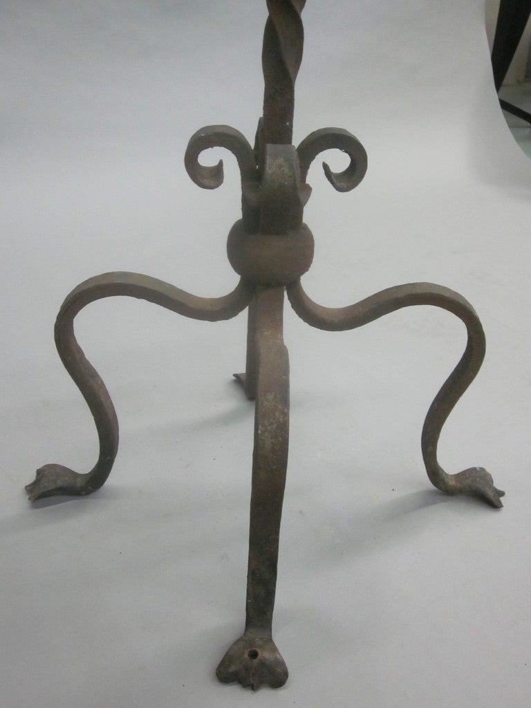 Paire de lampadaires en fer forgé italien du XVIIe siècle, fabriqués à la main et forgés en vente 2