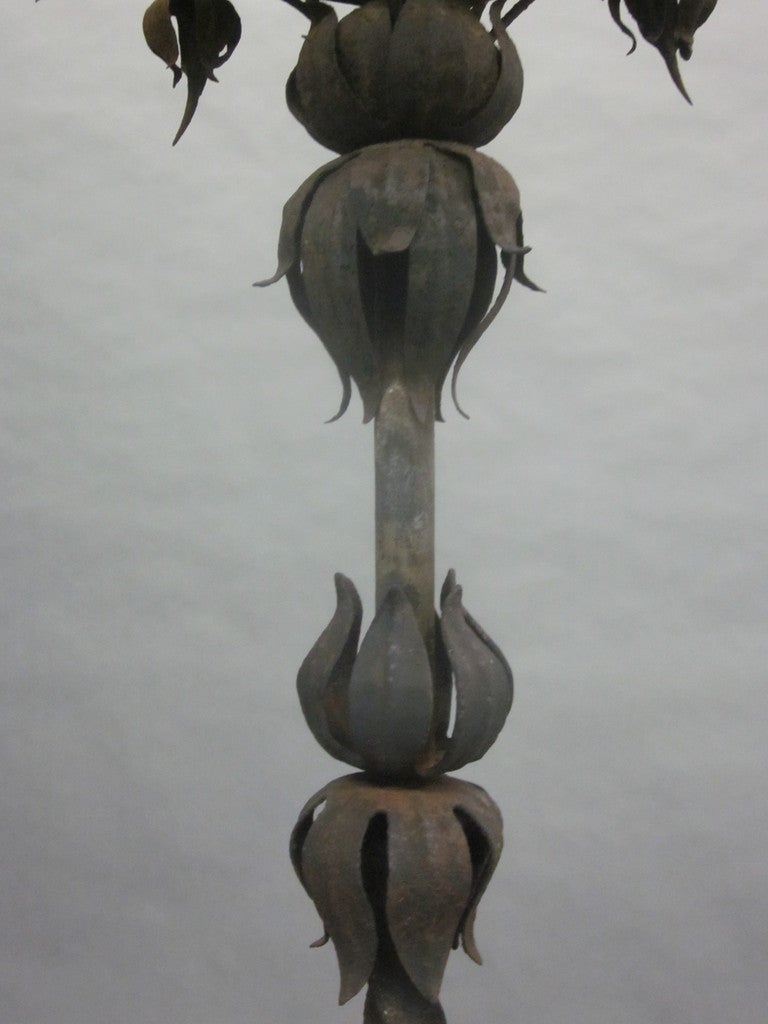Paire de lampadaires en fer forgé italien du XVIIe siècle, fabriqués à la main et forgés en vente 1