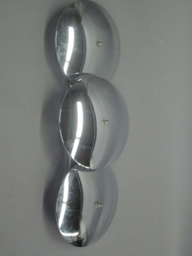 2 Elegant Italian Mid-Century Modern wall lights / flush mount fixtures in the form of three chromed discs by Reggiani.

These large pieces can be mounted vertically or horizontally on a wall or on a ceiling. 

Priced and sold individually. 