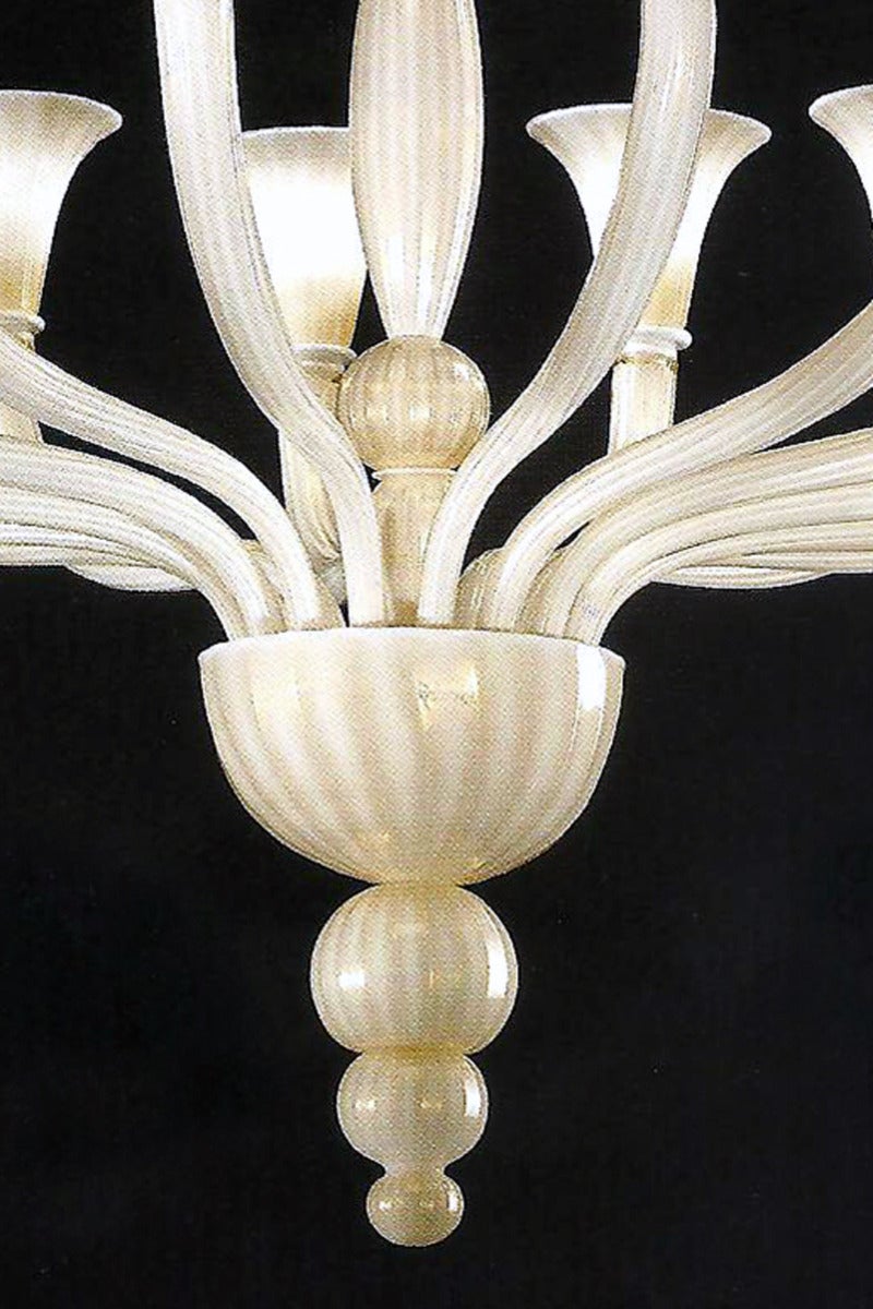 Lampadari italiani moderni neoclassici soffiati a mano in vetro di Murano bianco e oro In condizioni ottime in vendita a New York, NY