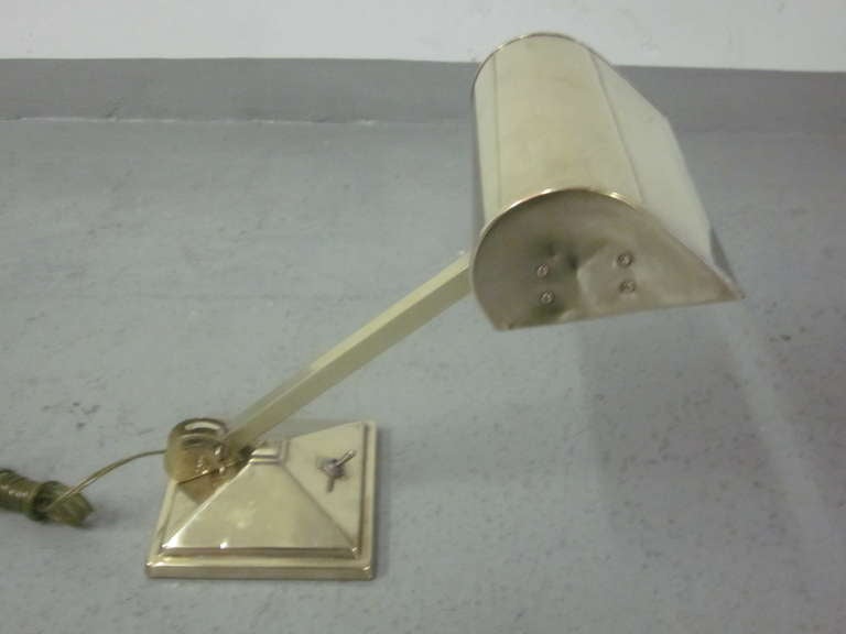French Art Deco / Mid-Century Modern Solid Brass Articulating Desk Lamp In Good Condition For Sale In New York, NY