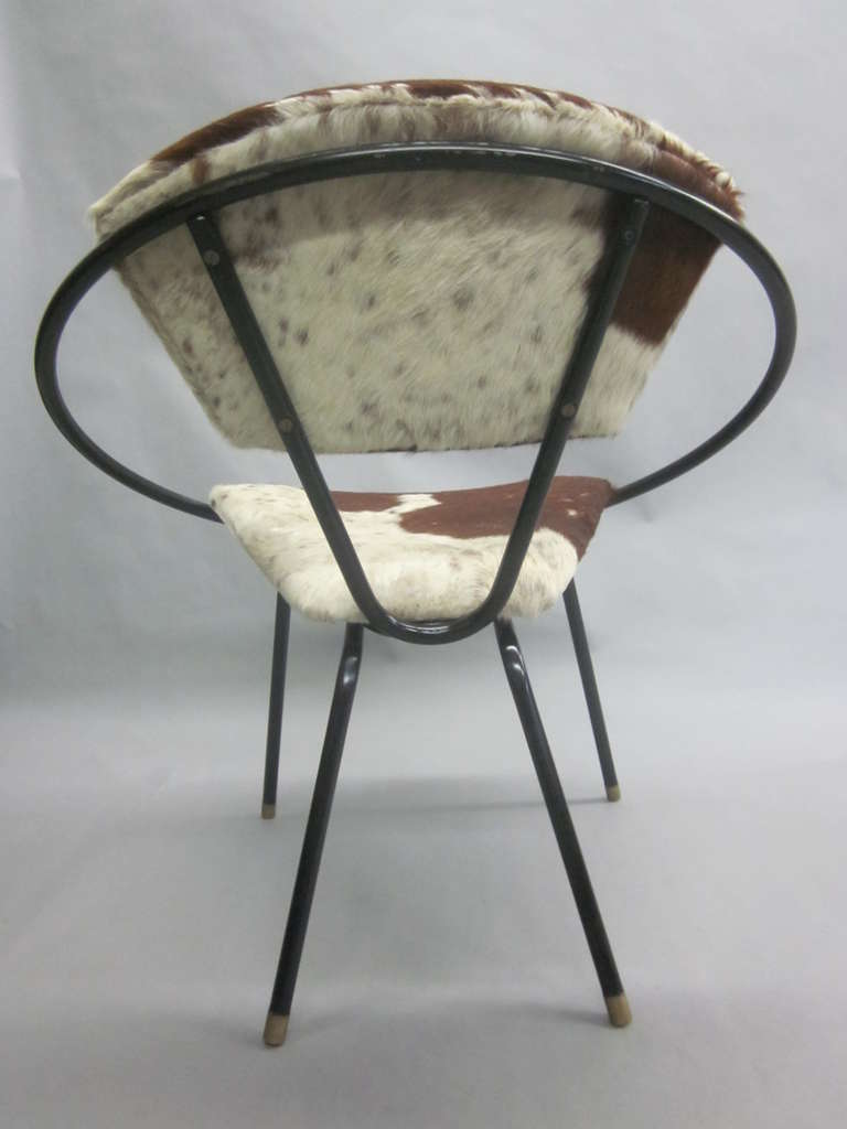 Pair of Italian Mid-Century Modern Cowhide Lounge Chairs Attr. to Ico Parisi  For Sale 1