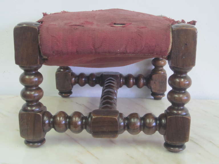 Four Italian 19th Century Hand-Carved Wood Stacked Ball Footstools / Ottomans In Good Condition For Sale In New York, NY