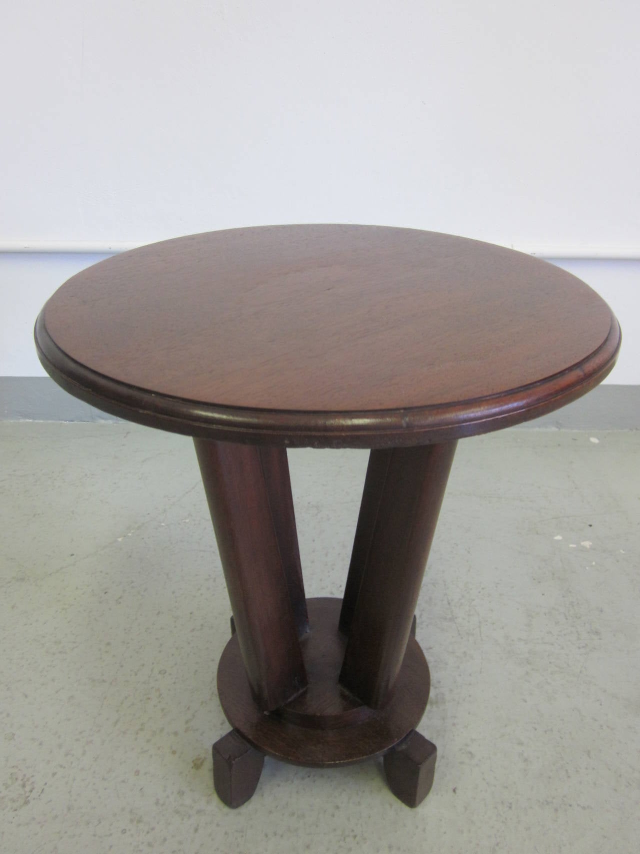 Milieu du XXe siècle Table d'appoint ou Gueridon de style colonial français en vente