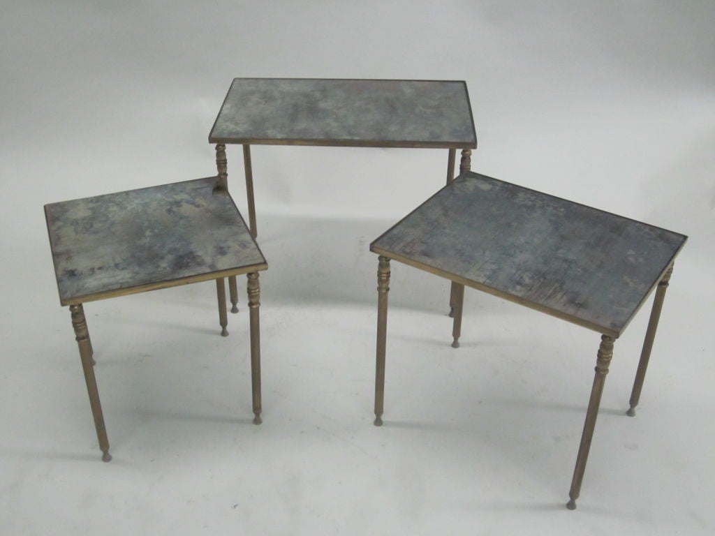 Set 3 French Modern Neoclassical Brass & Mirror Nesting Tables by Maison Jansen In Good Condition For Sale In New York, NY