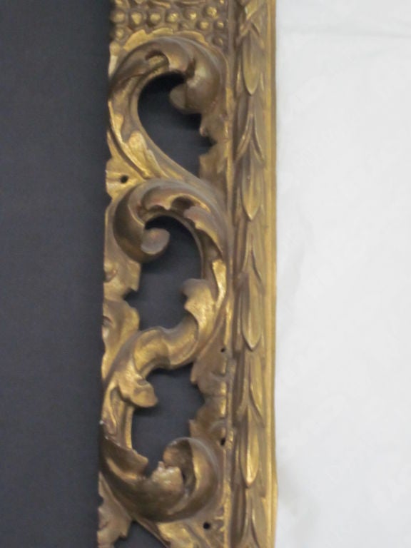 Miroir italien en bois doré sculpté Bon état - En vente à New York, NY