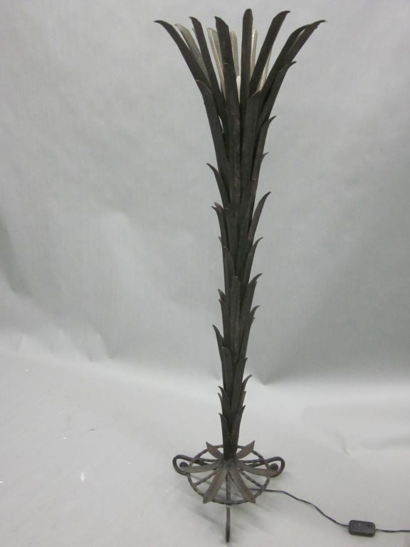 French Art Deco Palm Frond Floor Lamp by Edgar Brandt In Good Condition For Sale In New York, NY