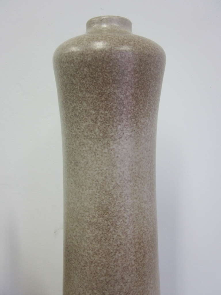 2 grandi vasi scultorei organici moderni francesi in ceramica di Marius Musara in vendita 1