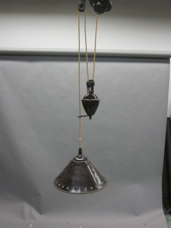 Italian Mid-Century Modern Counter-Balance Fixture or Pendant In Excellent Condition For Sale In New York, NY