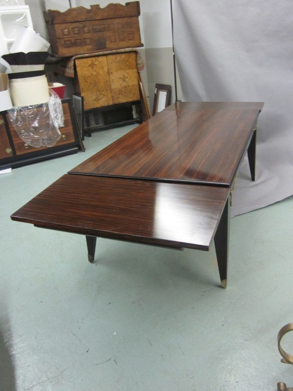 French Macassar Ebony Dining Table and 2 Leaves, by Dominique, Paris, circa 1925 In Good Condition For Sale In New York, NY